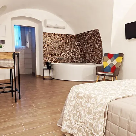 Ravi Romantic Jacuzzi Suite Bari Exterior photo
