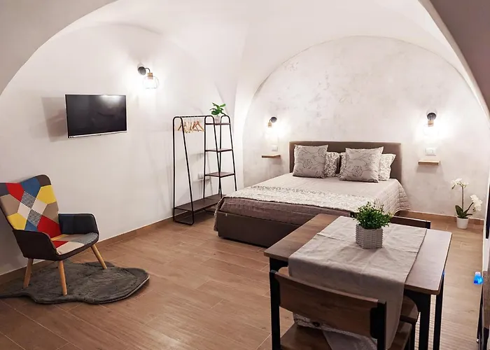 Ravi Romantic Jacuzzi Suite