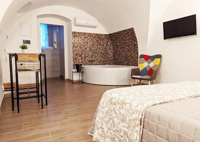 Ravi Romantic Jacuzzi Suite