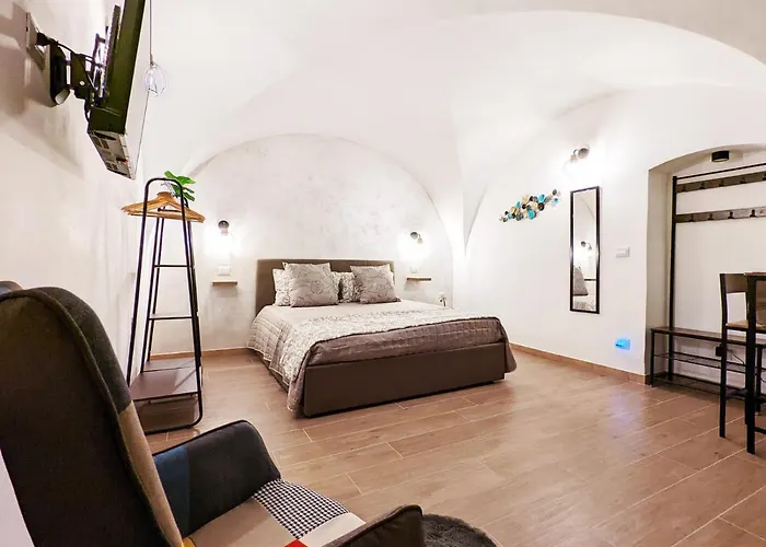 Ravi Romantic Jacuzzi Suite