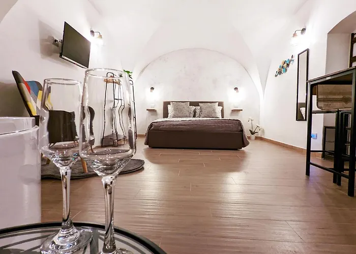 RAVI Suite, Romantico appartamento rifinito con vasca a vista