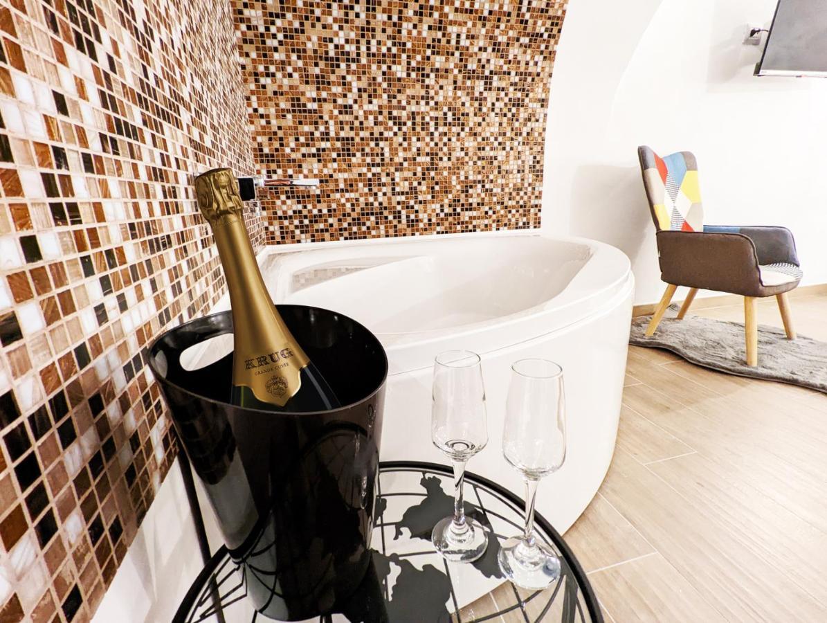 Ravi Romantic Jacuzzi Apartment Bari